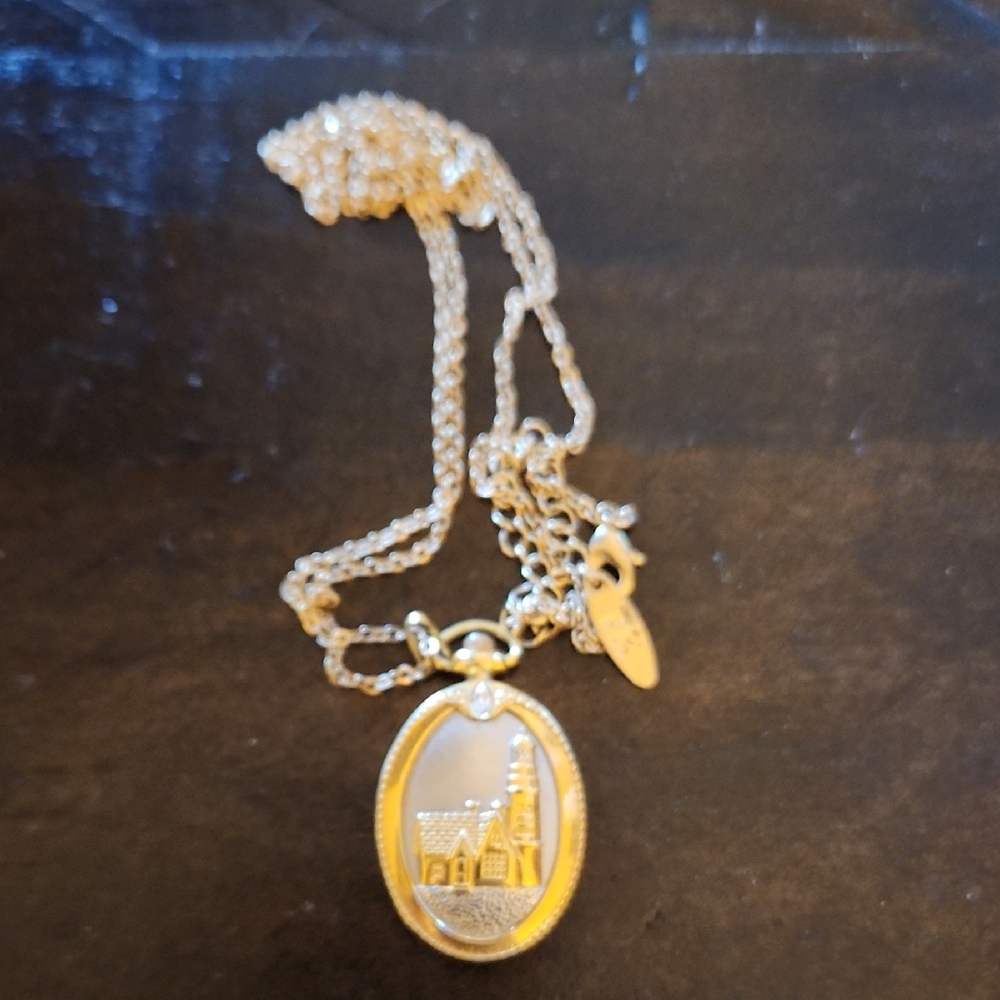 Gold Pendant Necklace